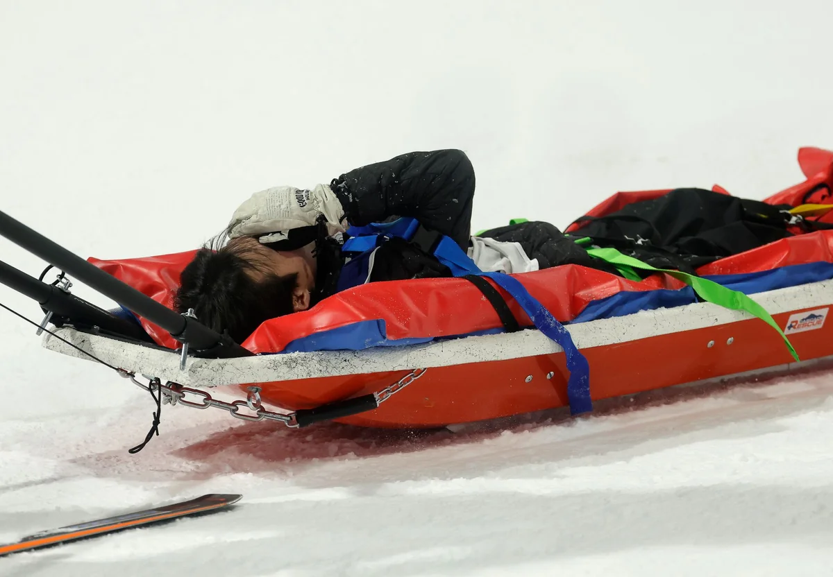 Wieder ein Freestyler abtransportiert: Südkoreaner stürzt