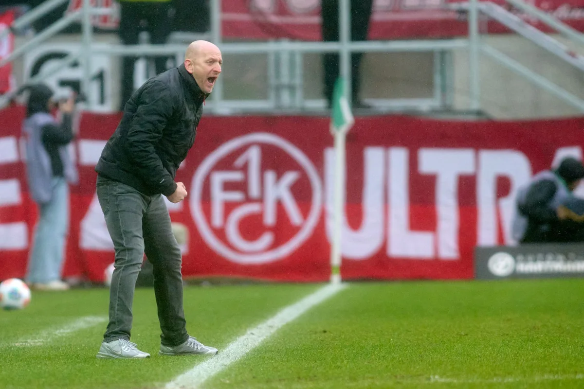 Torsten Lieberknecht verliert mit dem 1. FC Kaiserslautern und sieht Rot. (Archivbild)