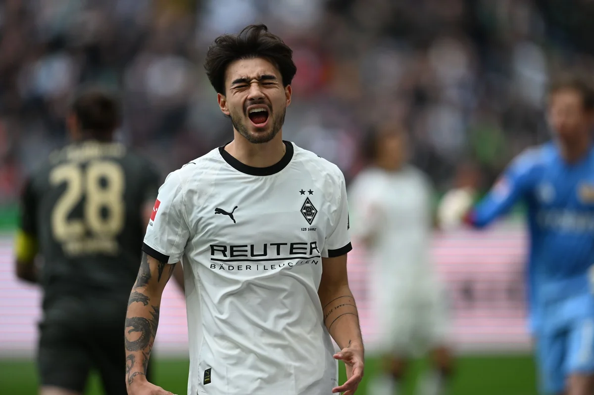 Auch Gladbachs Castrop traf das Tor nicht.